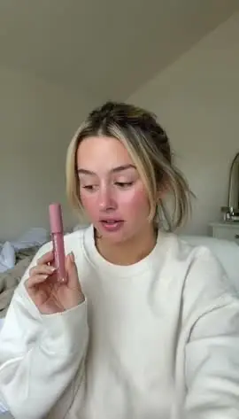 Pink lip gloss | AI UGC review